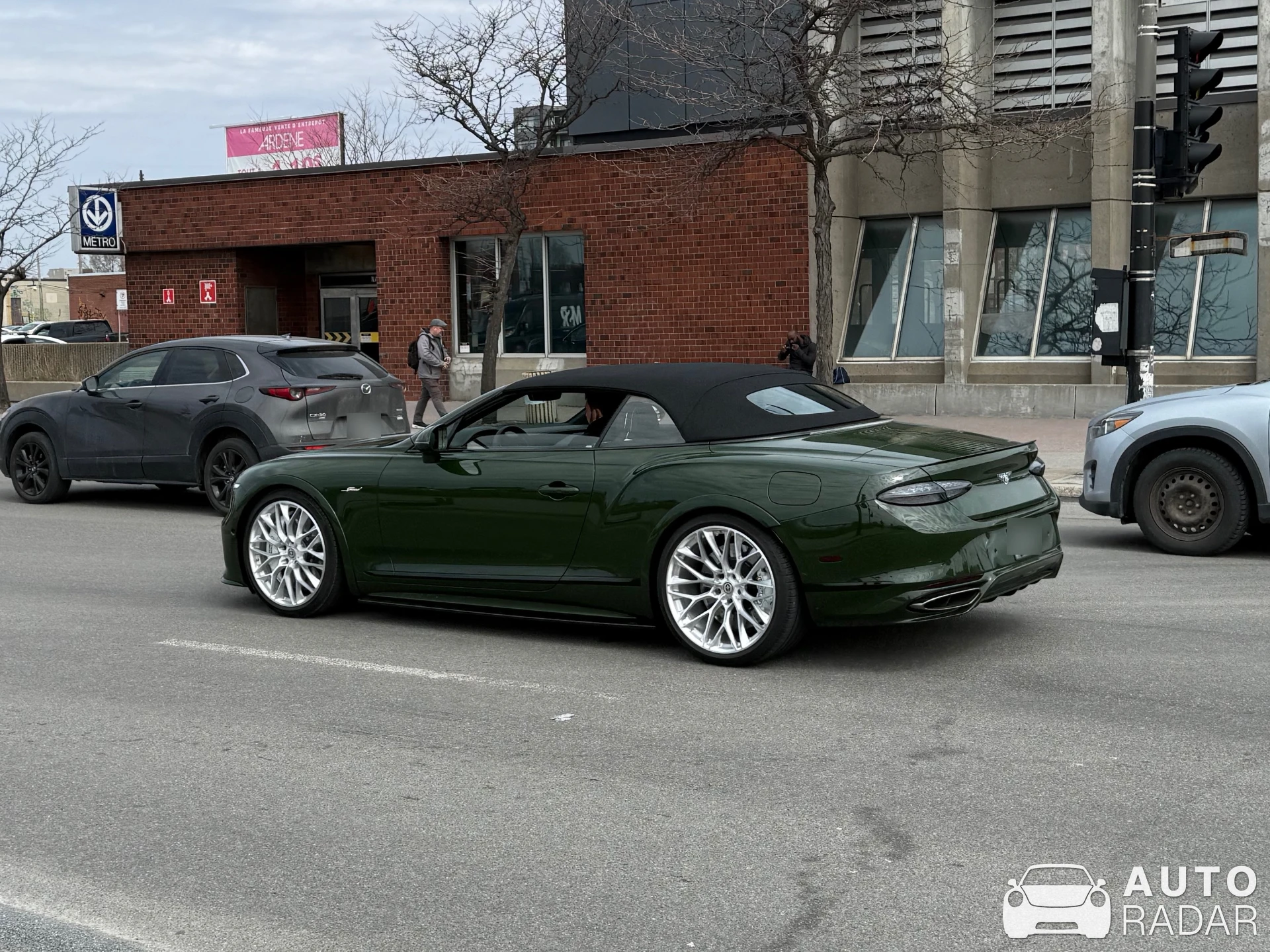 Bentley Continental GTC Speed 2025 spotted in Montréal