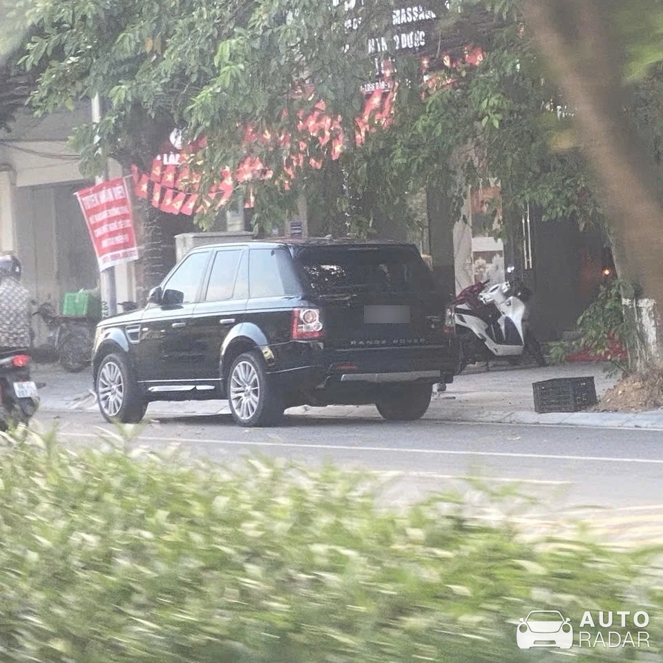 Land Rover Range Rover Sport HSE Luxury spotted in Thành phố Vĩnh Yên
