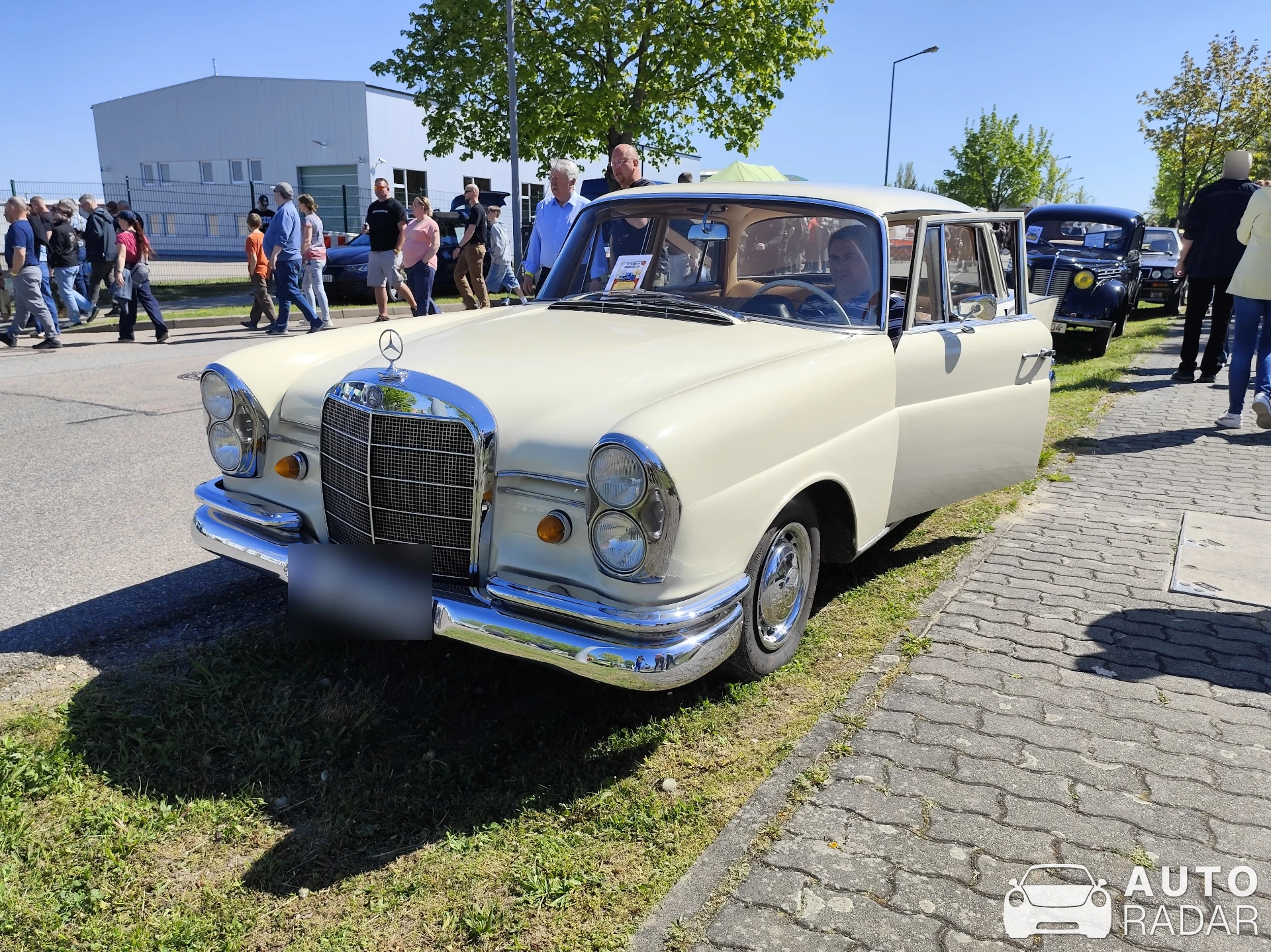 Mercedes-Benz W111 spotted in Hartmannsdorf