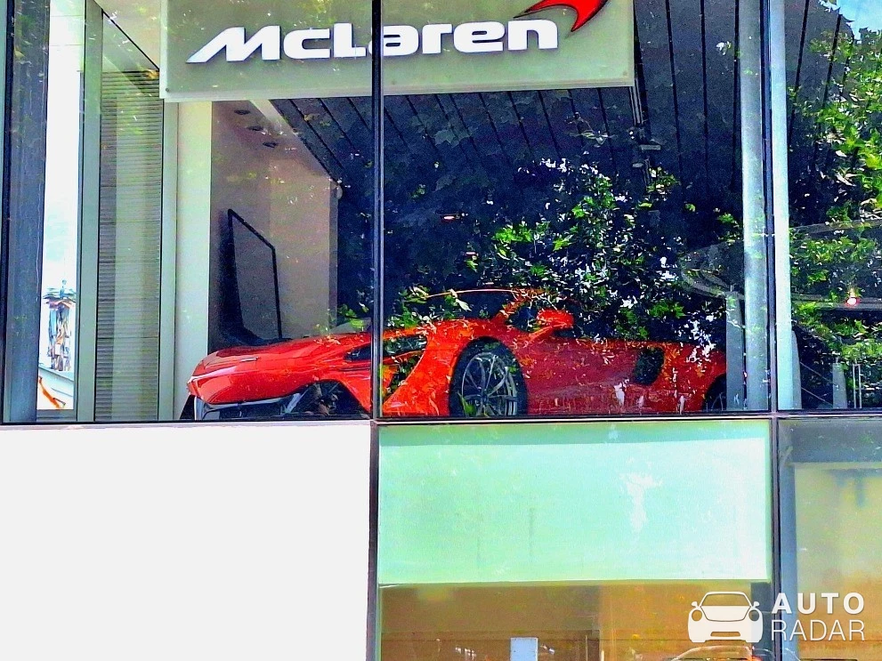 McLaren Artura spotted in Vitacura, Chile