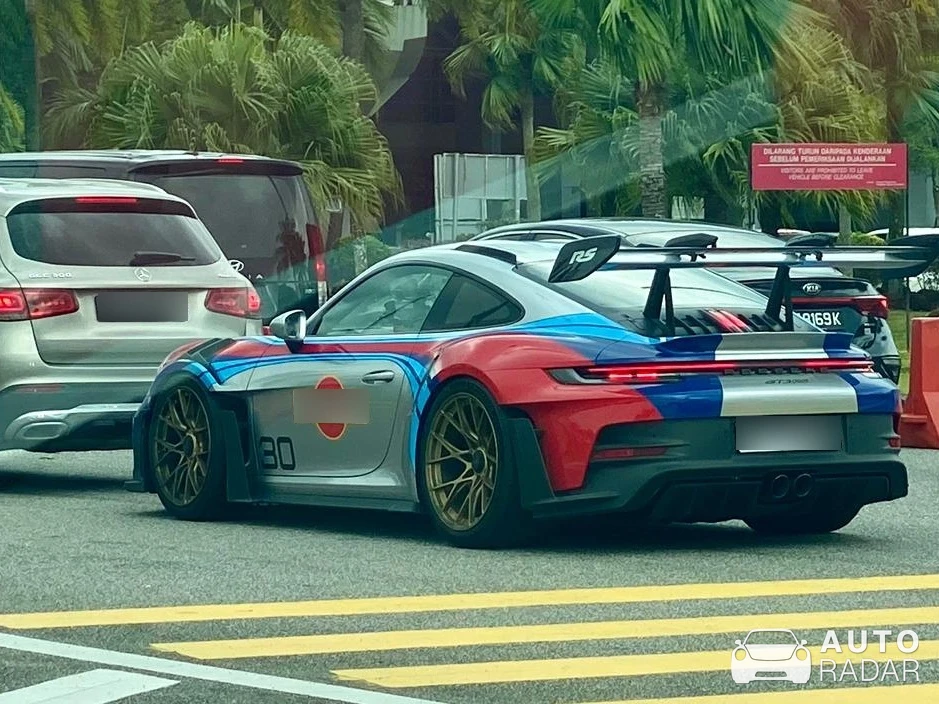 Porsche 992 GT3 RS MkI spotted in Singapore, Singapore