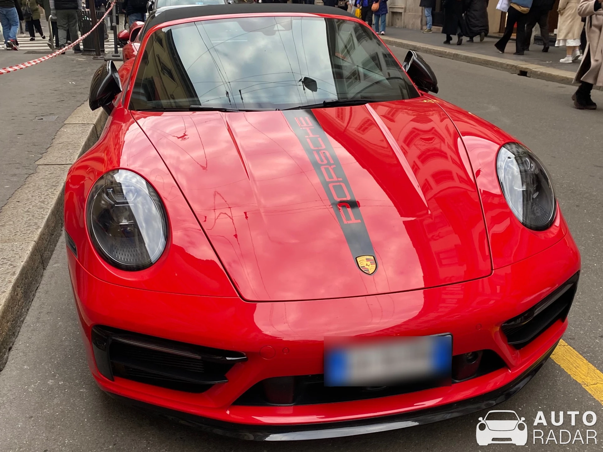 Porsche 992 Carrera GTS Cabriolet MkI spotted in Milano, Italia