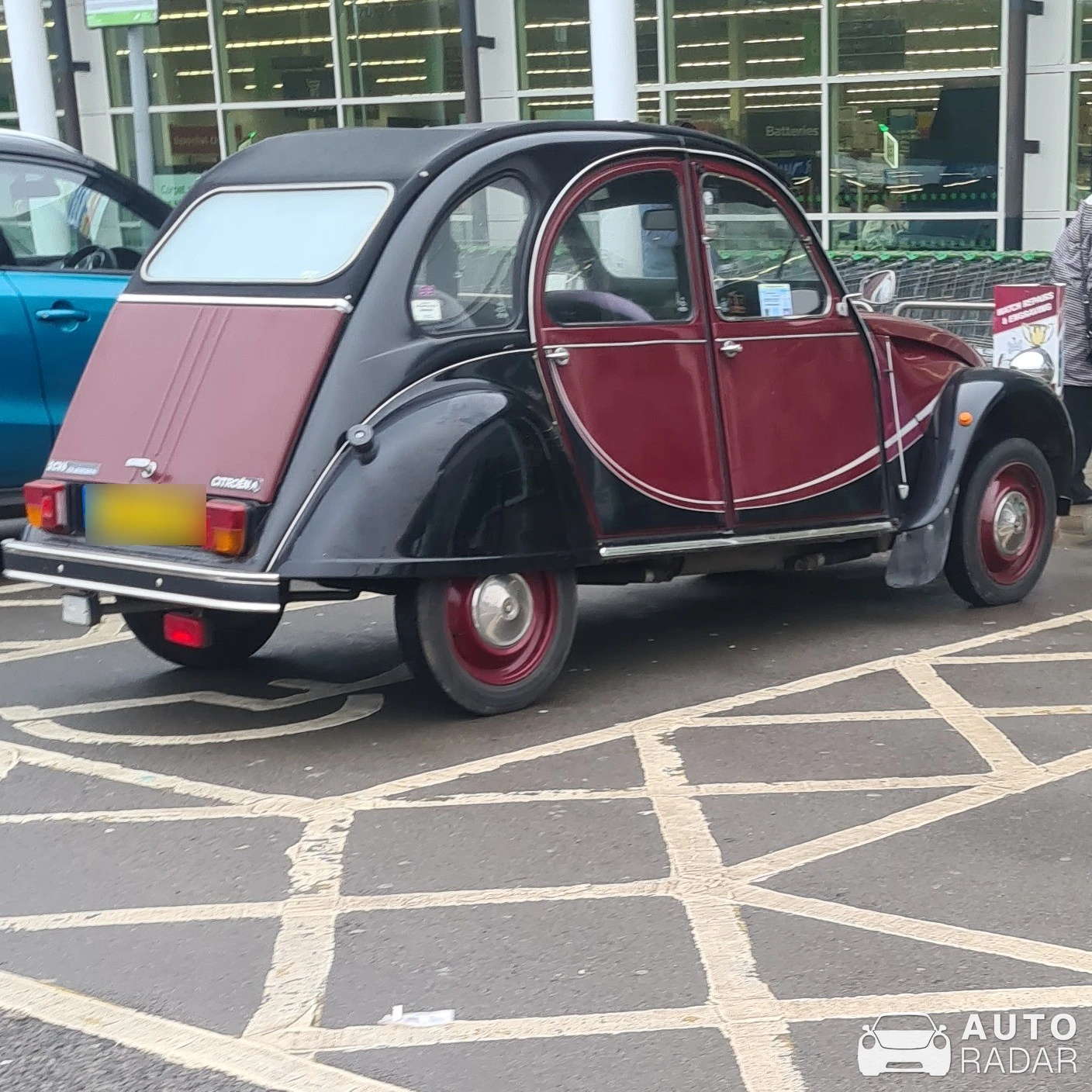 Citroën 2CV spotted in Gloucestershire, United Kingdom