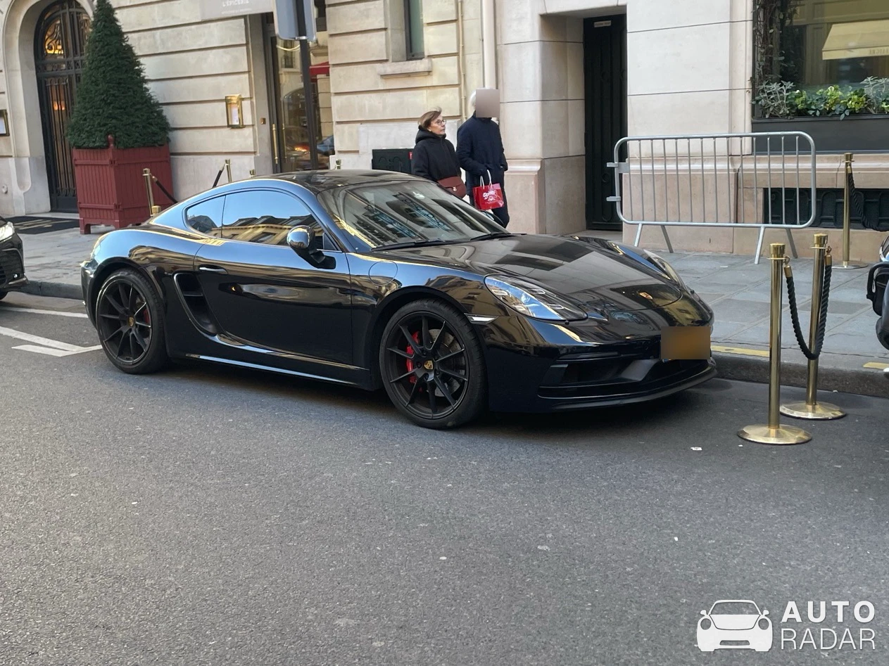 Porsche 718 Cayman spotted in Paris, France