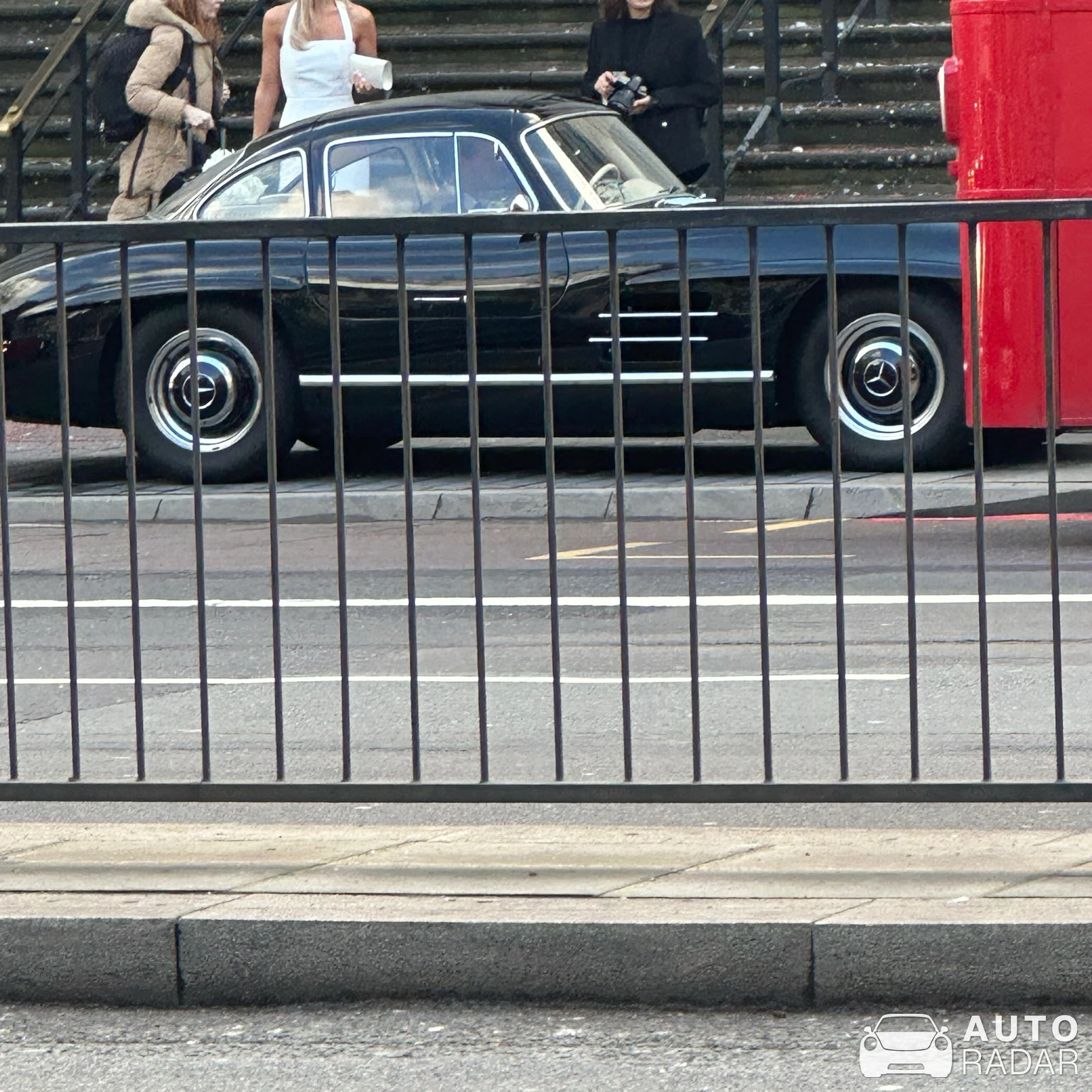 Mercedes-Benz 300SL Gullwing spotted in Greater London, Storbritannien
