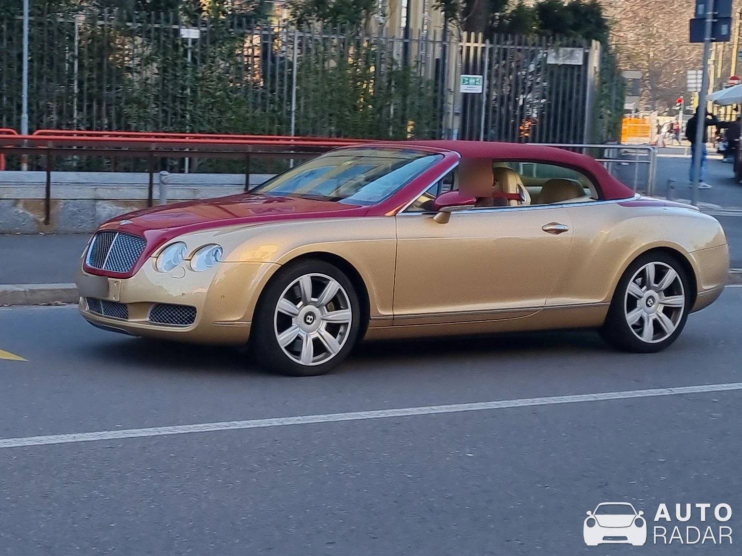 Bentley Continental GTC spotted in Milano, Italia