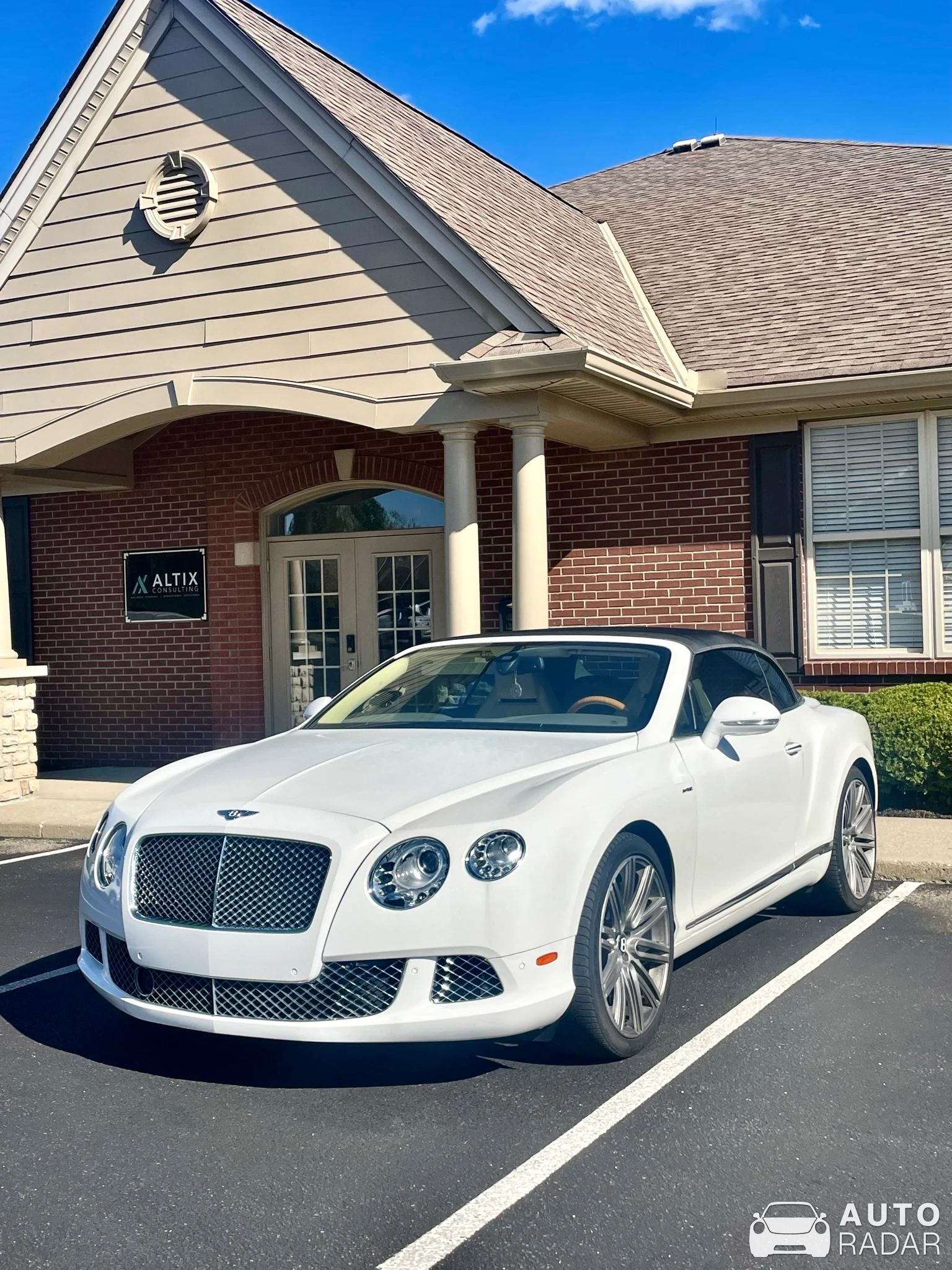 Bentley Continental GTC 2012 spotted in Mason