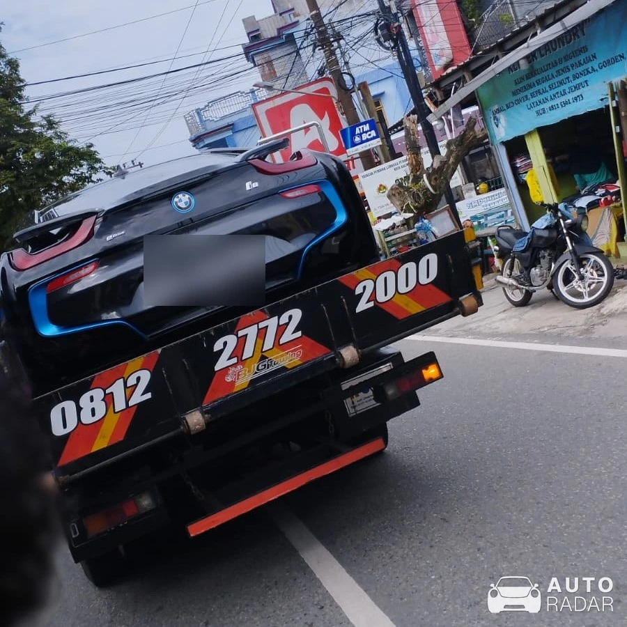 BMW i8 spotted in Kota Balikpapan, Indonesia