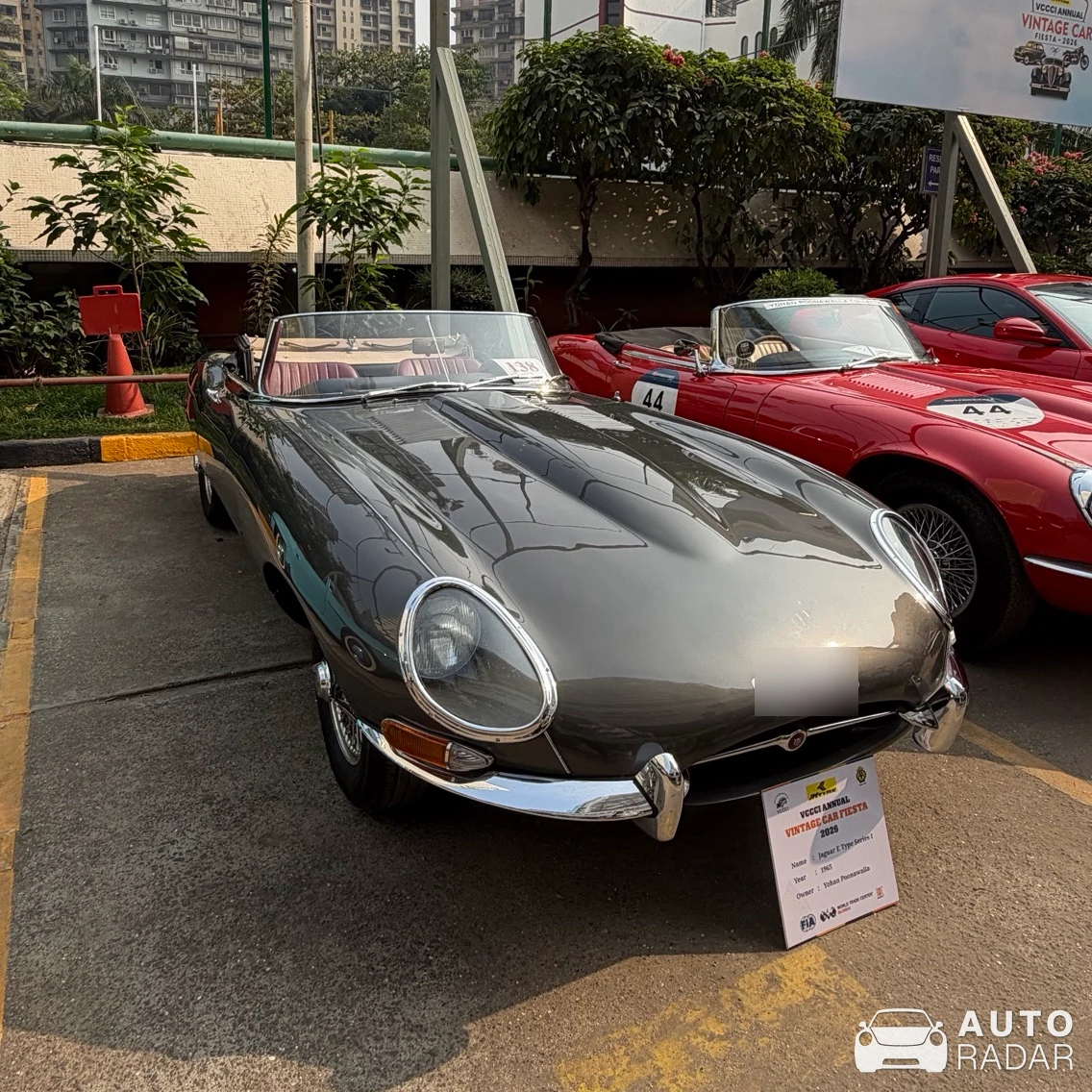 Jaguar E-Type spotted in Mumbai, India