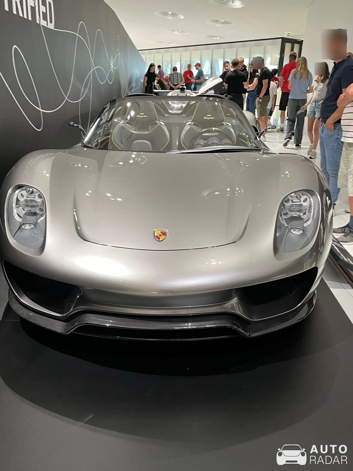 Porsche 918 Spyder Studie spotted in Budapest