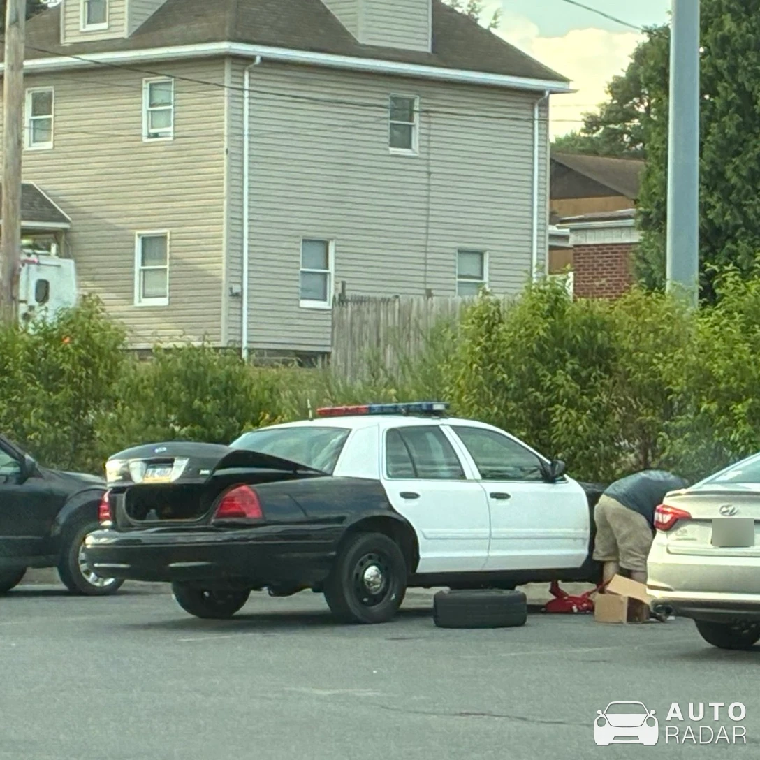 Ford Crown Victoria spotted in Garden City