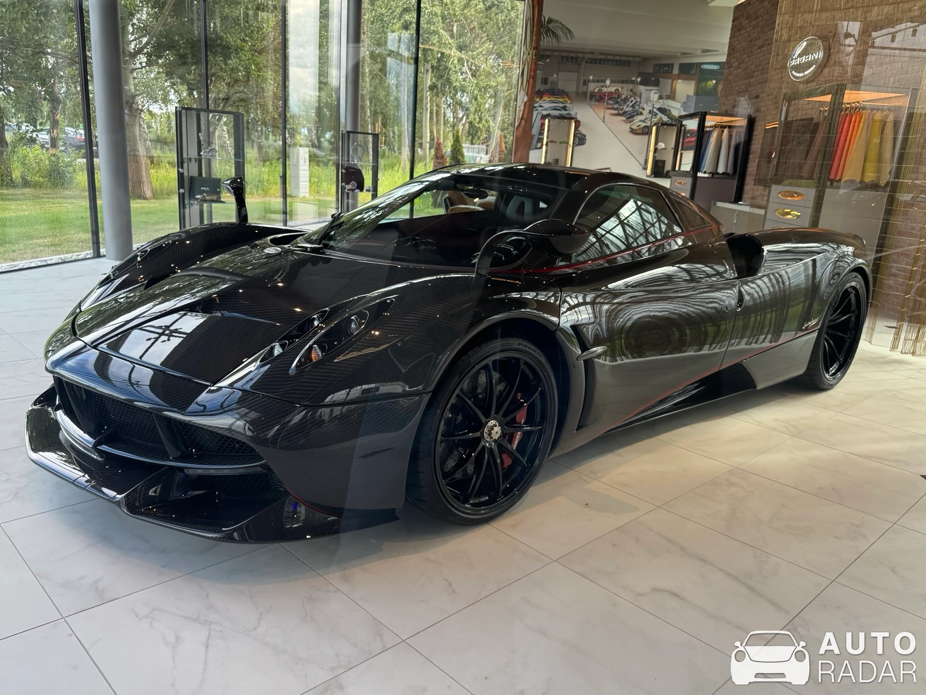 Pagani Huayra Carbon Edition spotted in Warszawa