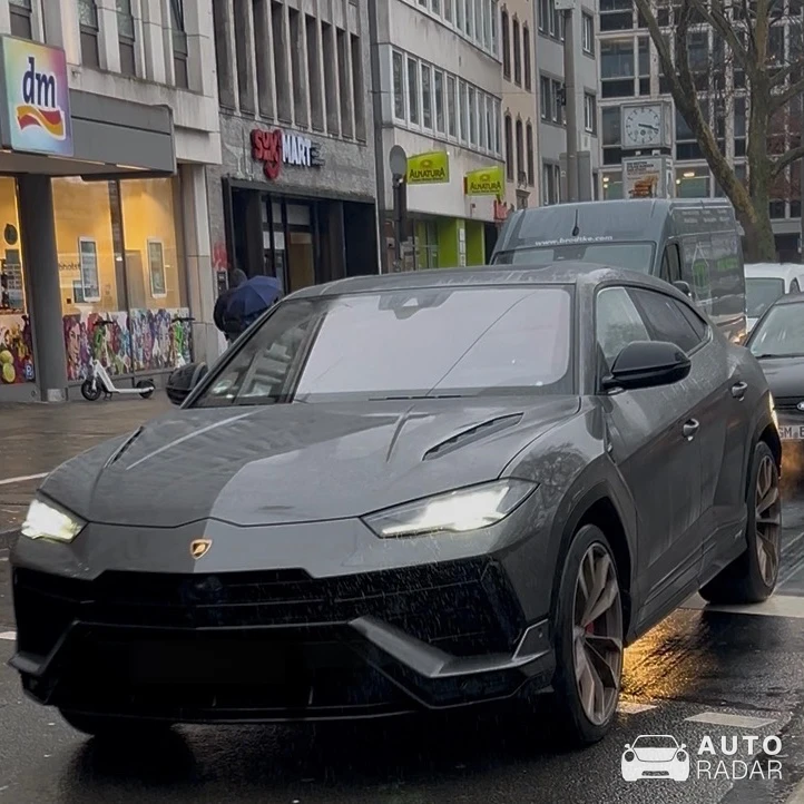 Lamborghini Urus S spotted in Köln, Germany