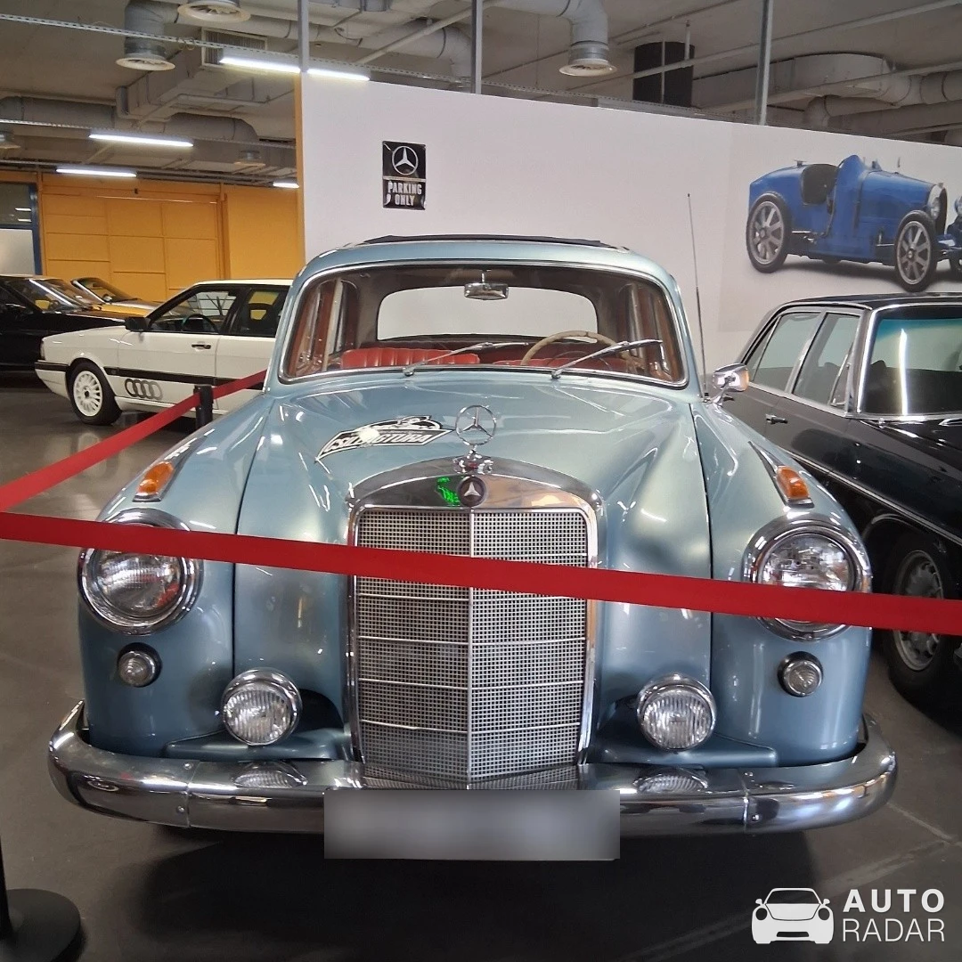 Mercedes-Benz W180 220S spotted in Budapest