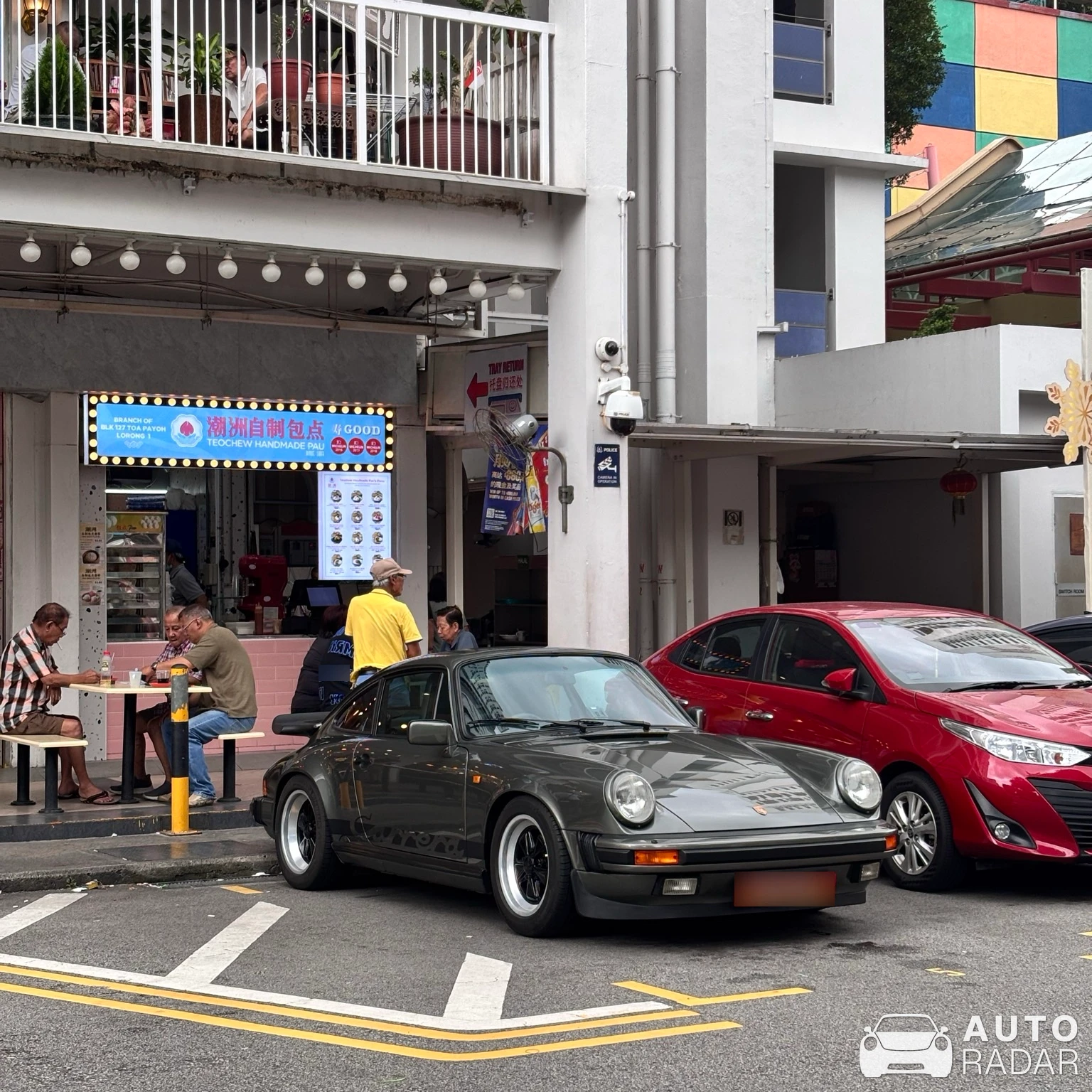 Porsche 911 Carrera 3.2 spotted in Singapore, Singapura