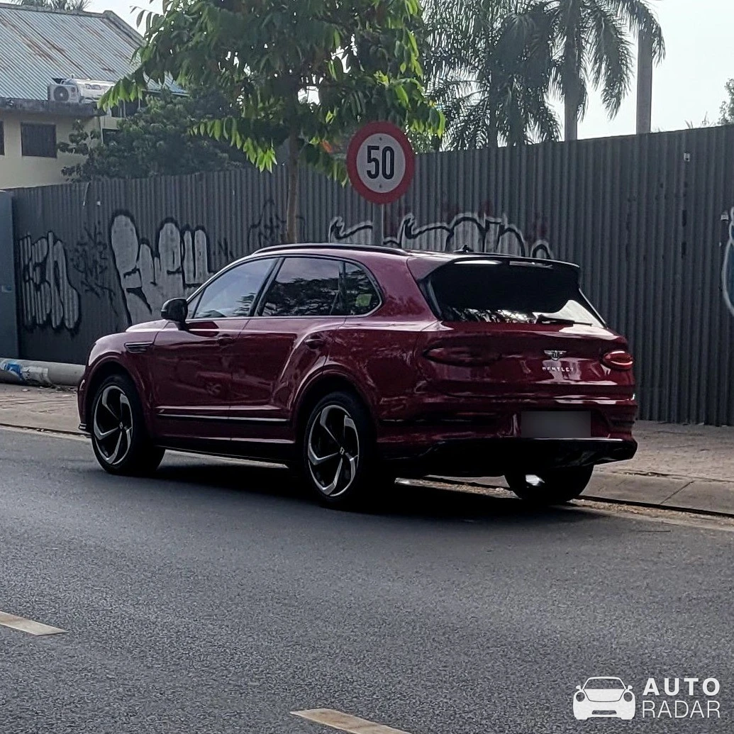 Bentley Bentayga spotted in Quận 2, Vietnam