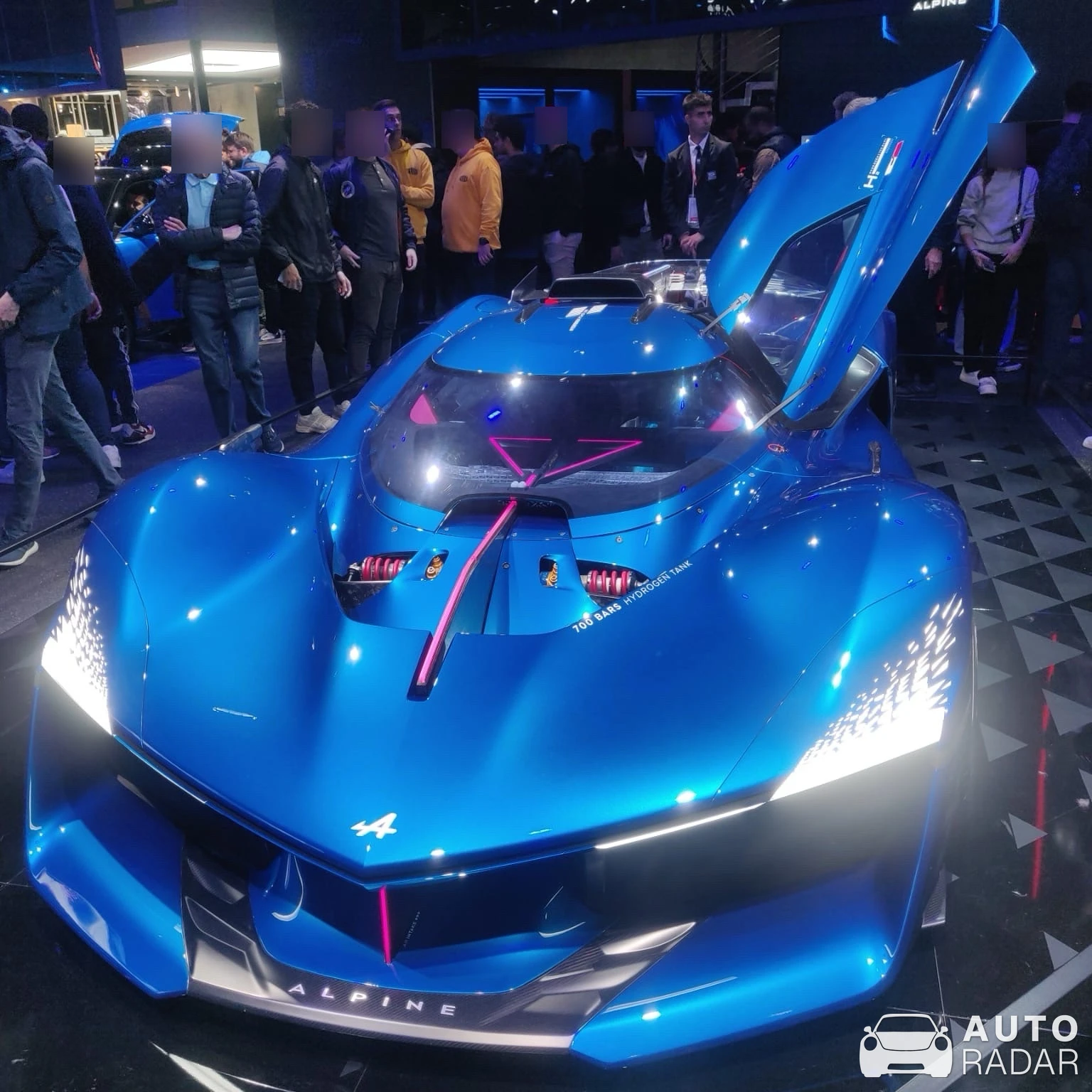 Alpine Alpenglow spotted in Paris