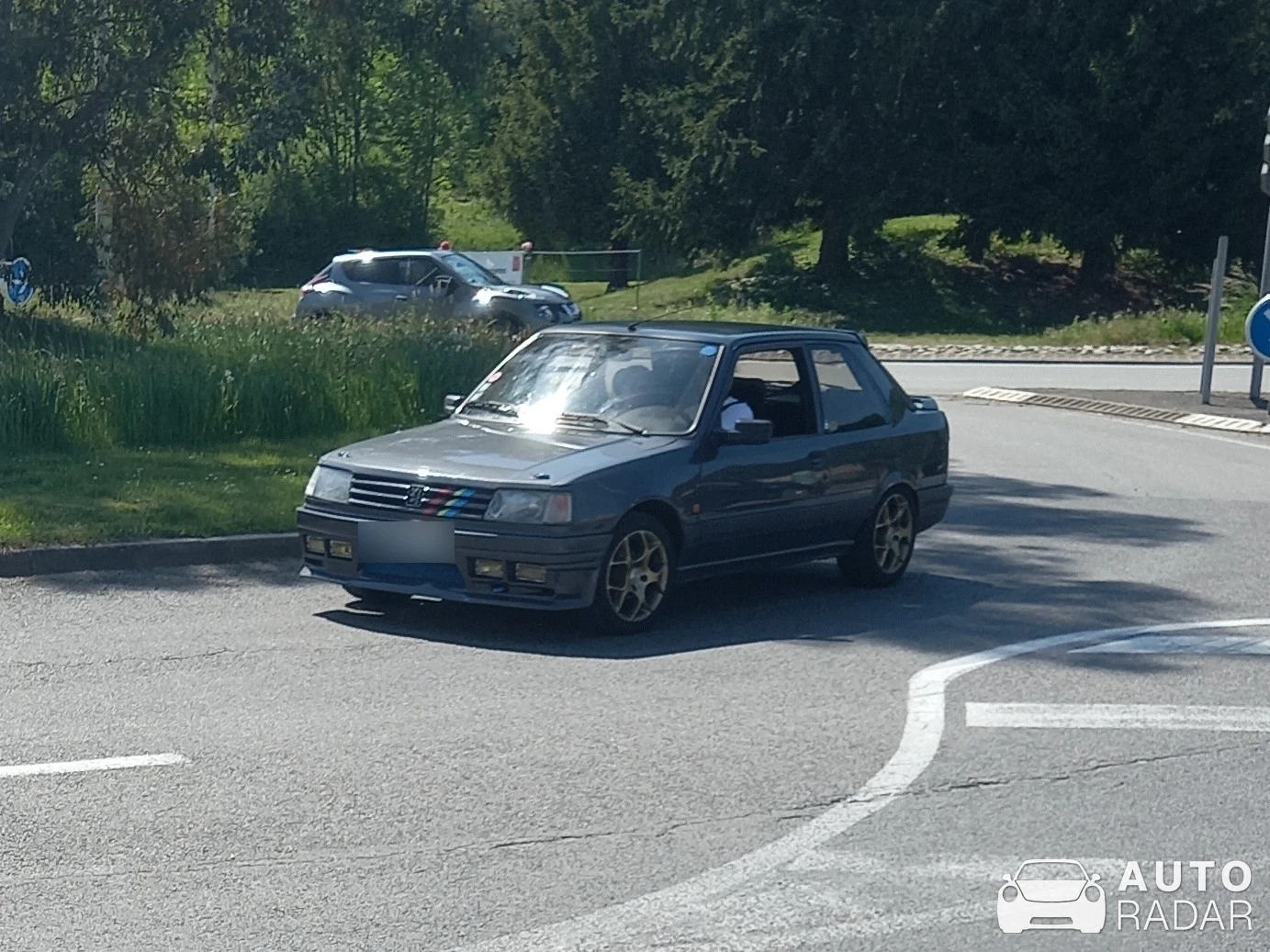 Peugeot 309 spotted in Sevrier