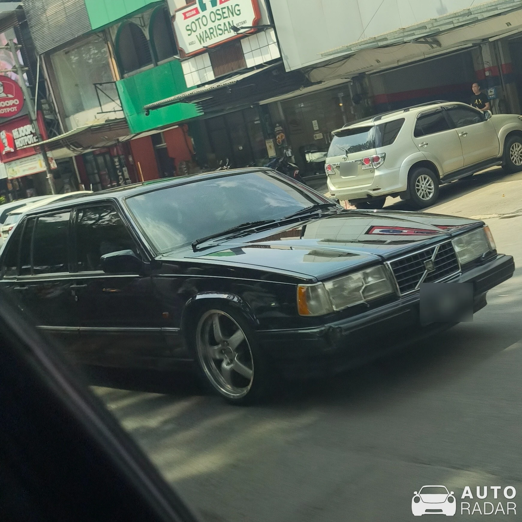 Volvo 960 spotted in Jakarta