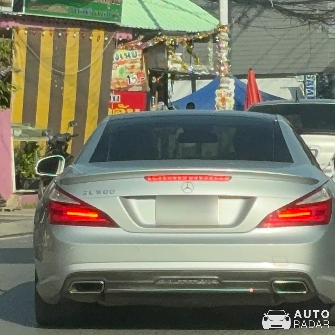 Mercedes-Benz SL 500 R230 spotted in Bo Put, Thailand