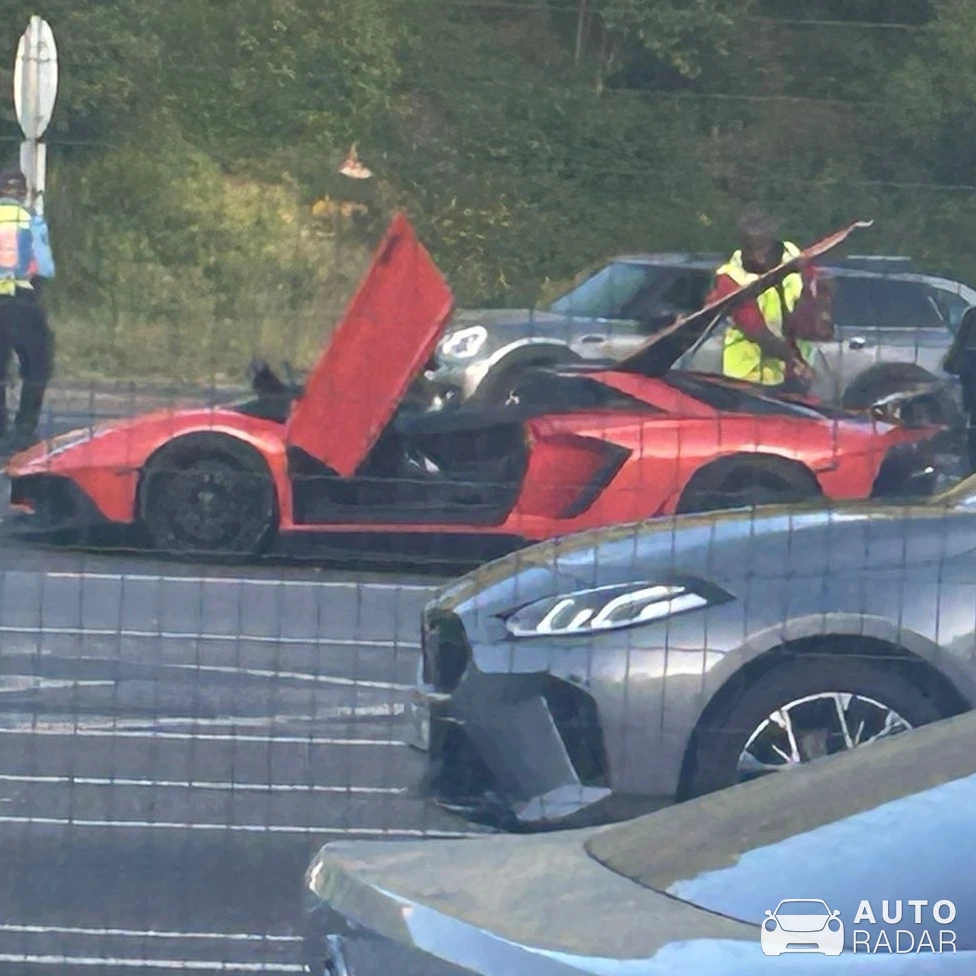 Lamborghini Aventador LP700-4 Roadster spotted in Elvas