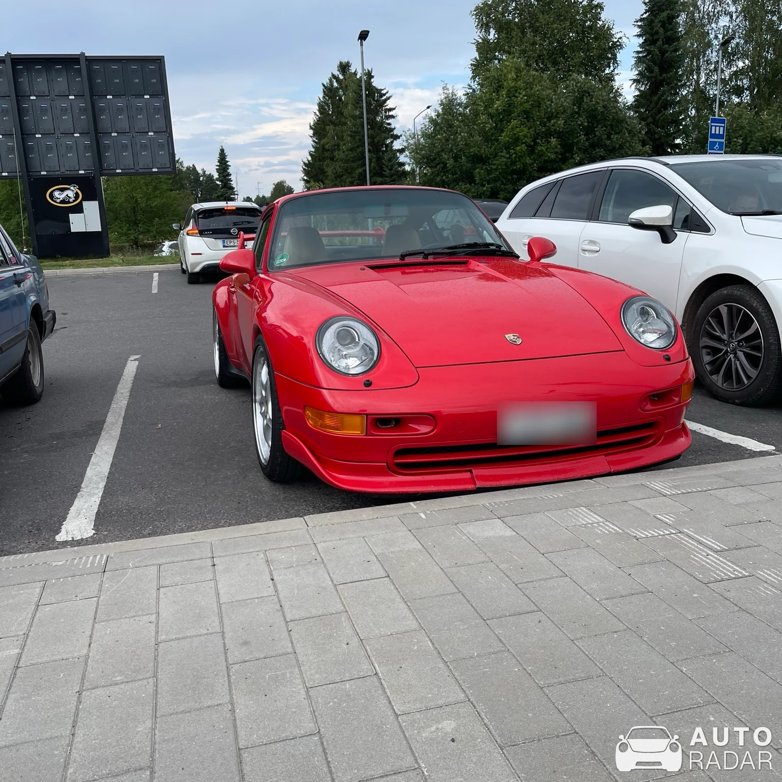 Porsche 993 Carrera spotted in Oulu