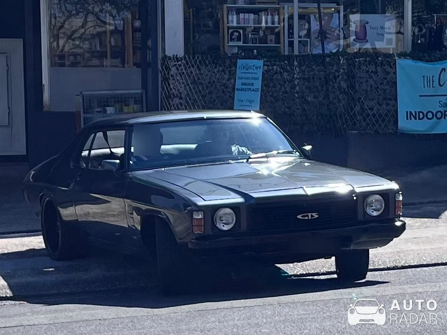 Holden V2 Series II Monaro CV8 spotted in Kiama, Australia
