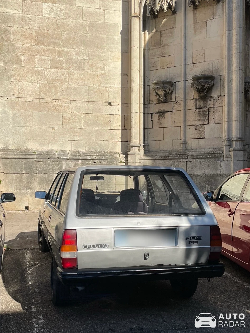 Peugeot 305 spotted in Toul
