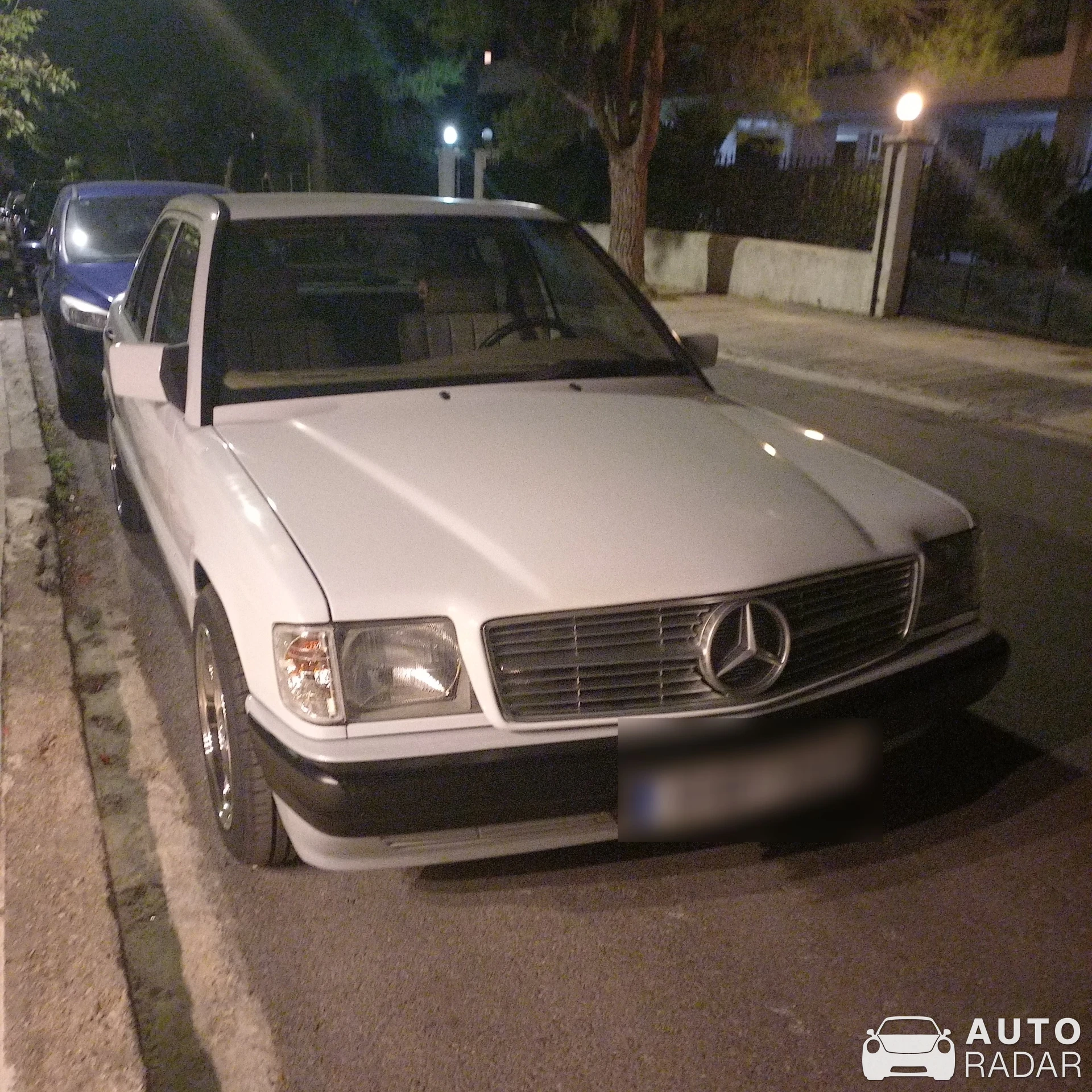 Mercedes-Benz 190E spotted in Voula, Greece