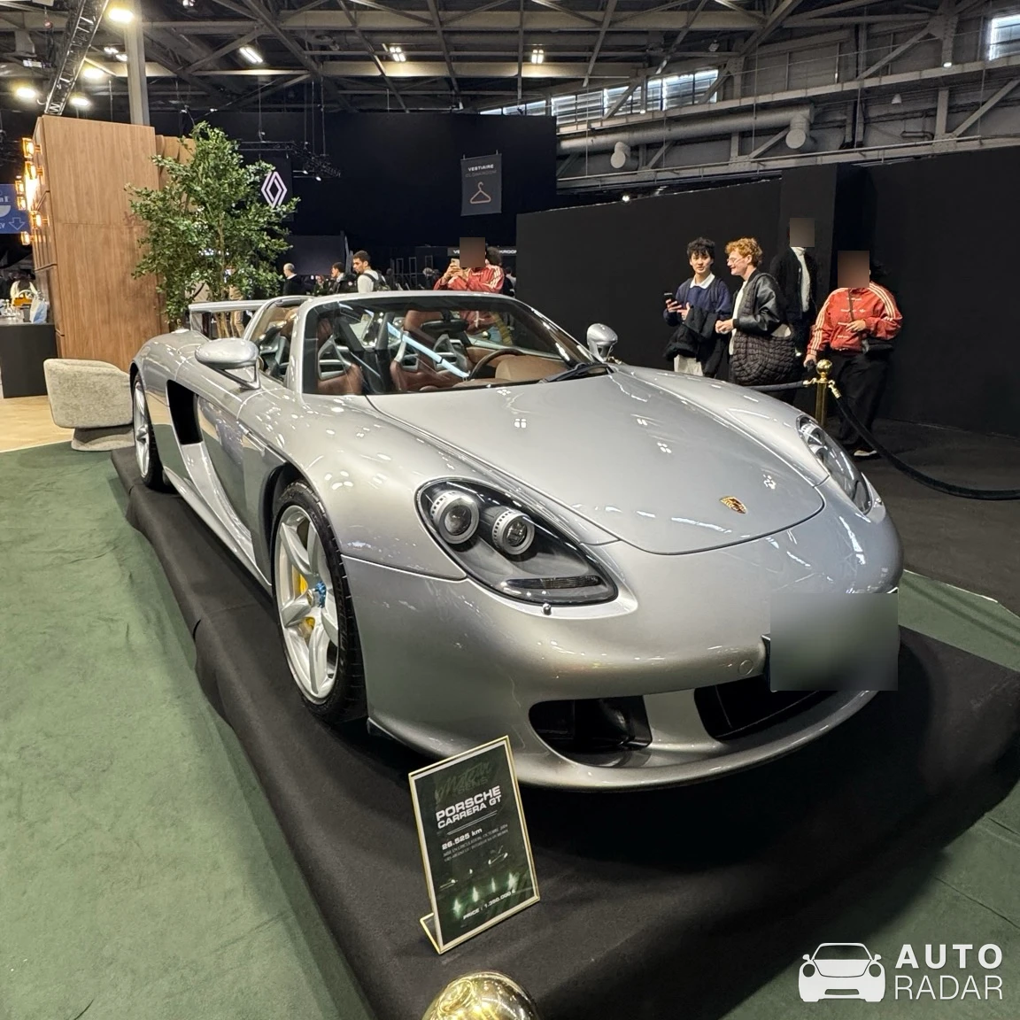 Porsche Carrera GT spotted in Paris, France