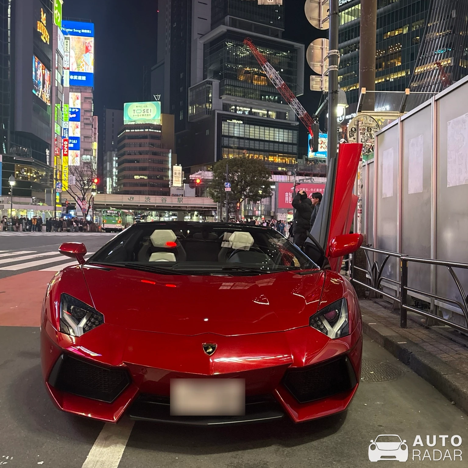 Lamborghini Aventador LP700-4 Roadster spotted in Shibuya, Japani