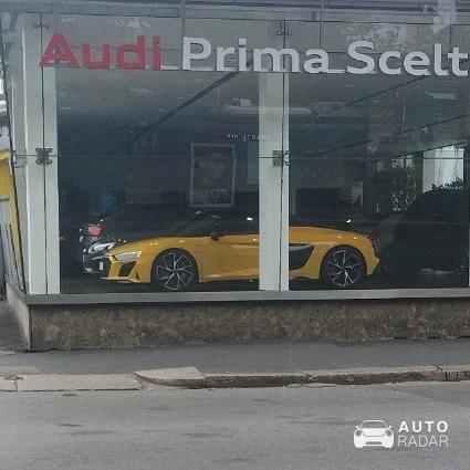 Audi R8 V10 spotted in Milano, Italia