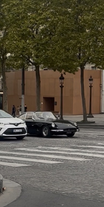 Ferrari 365 GT 2+2