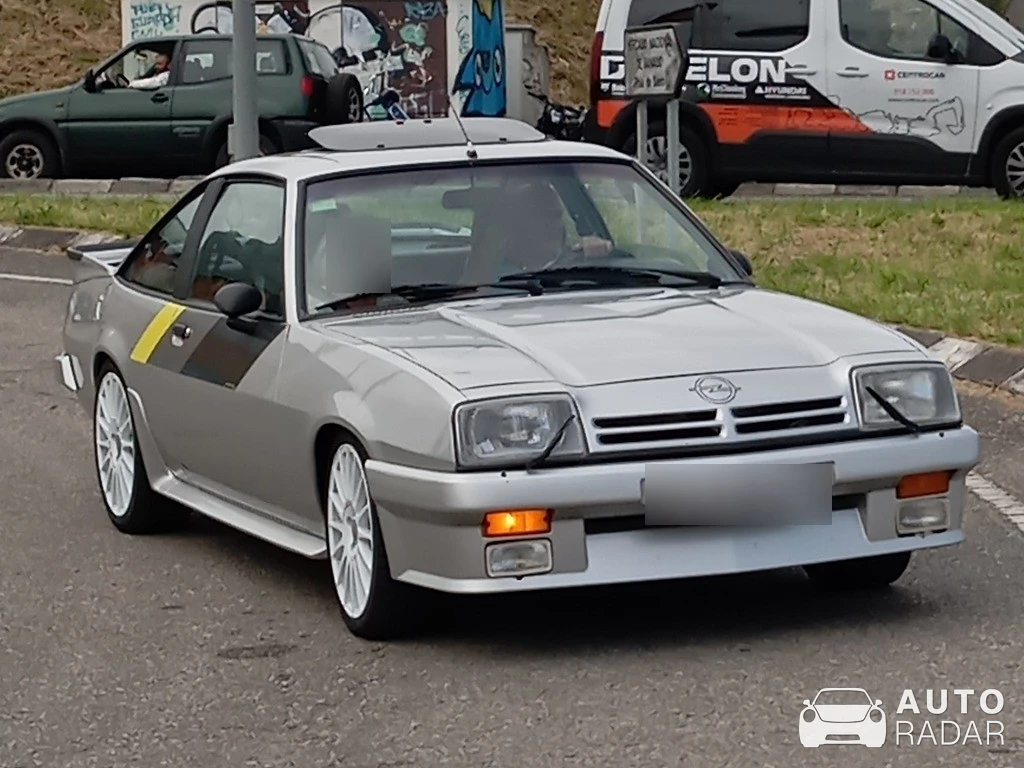 Opel Manta GSi spotted in Pola de Siero