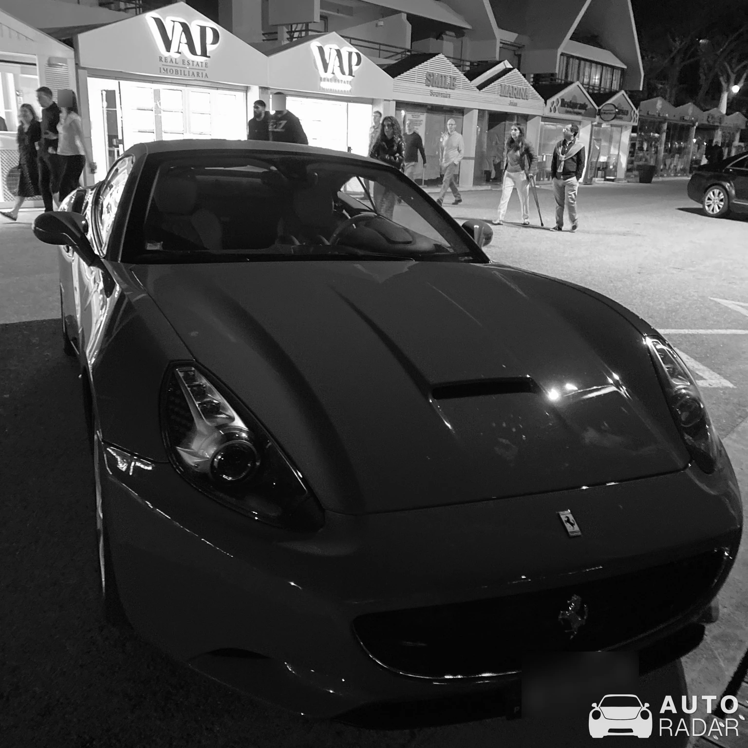 Ferrari California spotted in Algés, Portugal