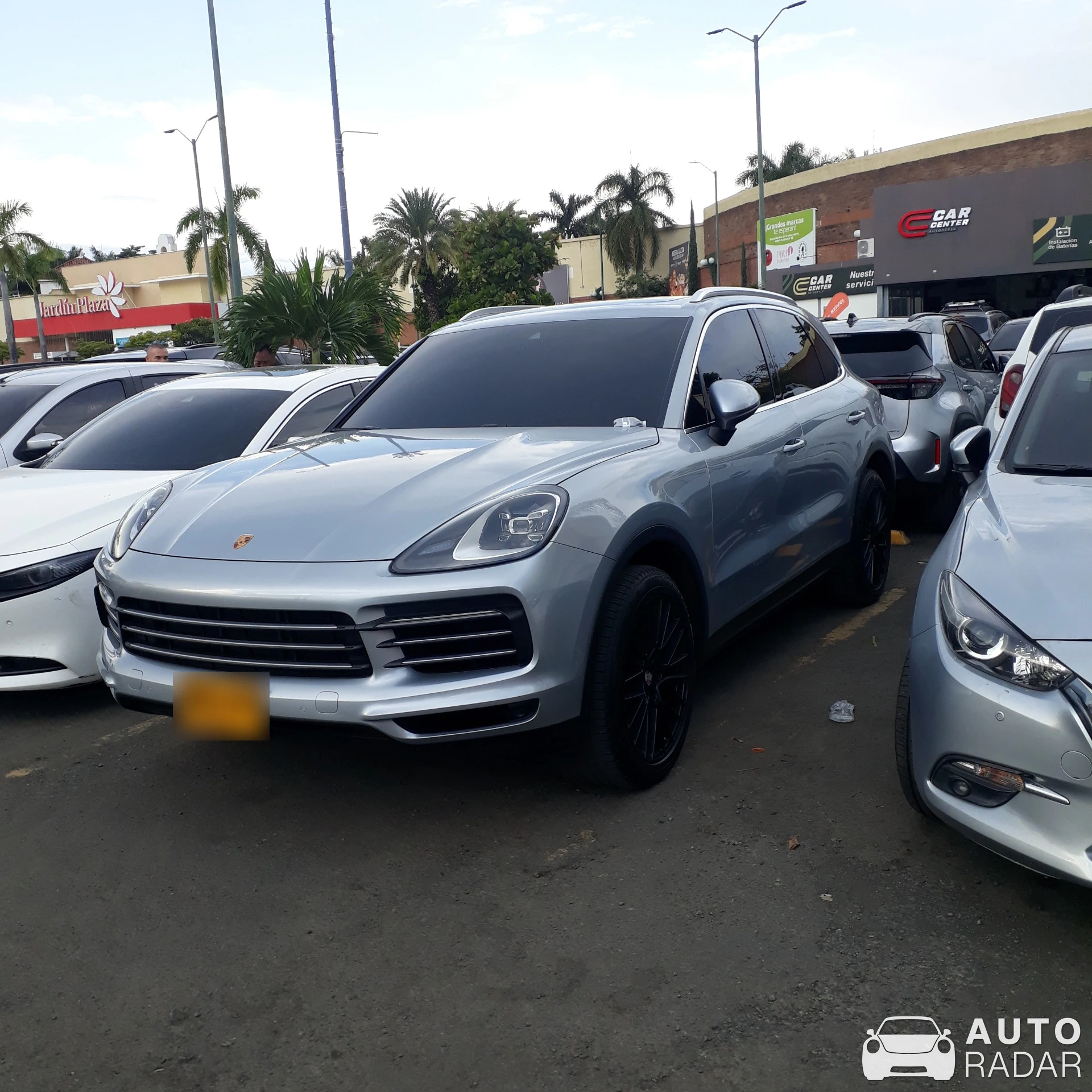 Porsche Cayenne spotted in Cali, Colombia