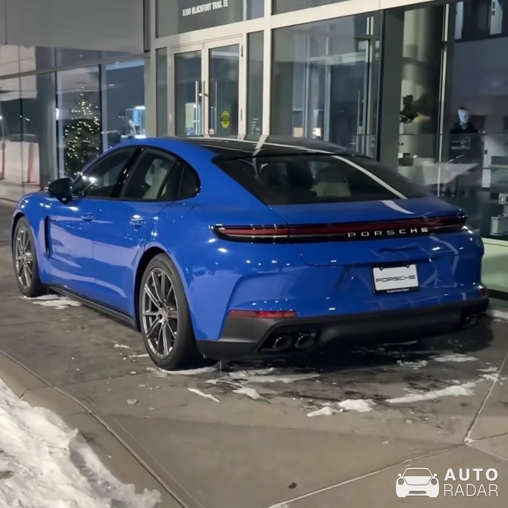 Porsche Panamera 4 spotted in Calgary, Canada
