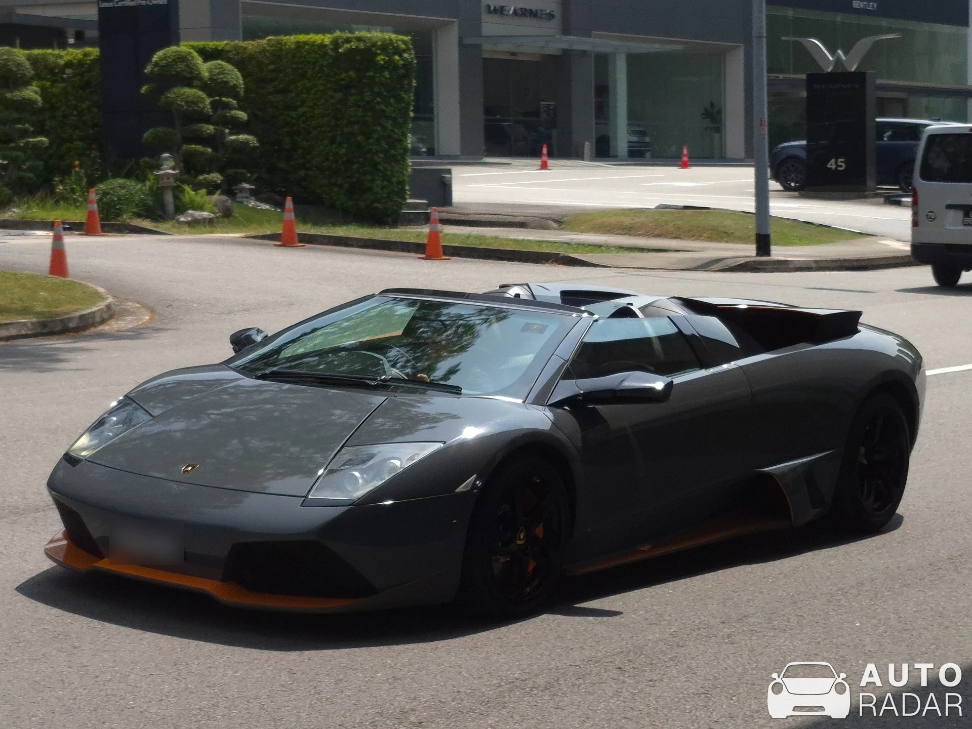 Lamborghini Murciélago LP650-4 Roadster spotted in Singapore