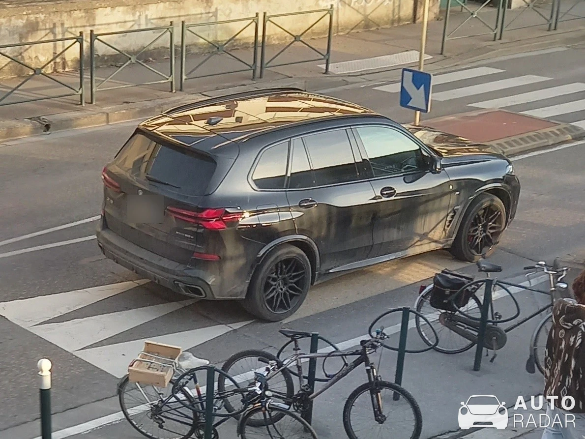 BMW X5 M F95 Competition spotted in Annecy, France