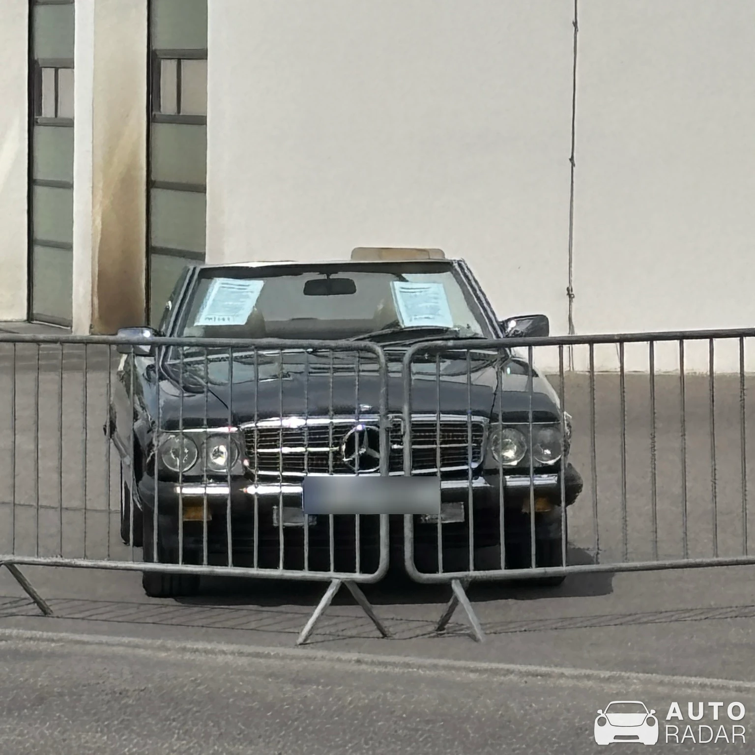 Mercedes-Benz 500SL R107 spotted in Böblingen