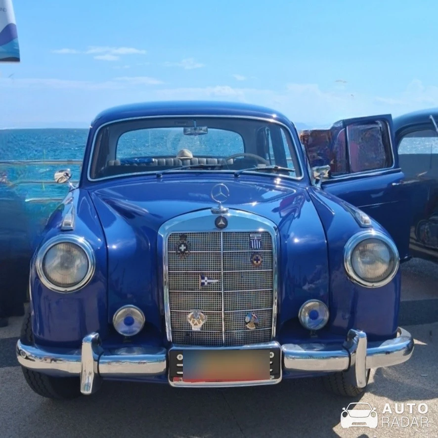 Mercedes-Benz 220 spotted in Alimos