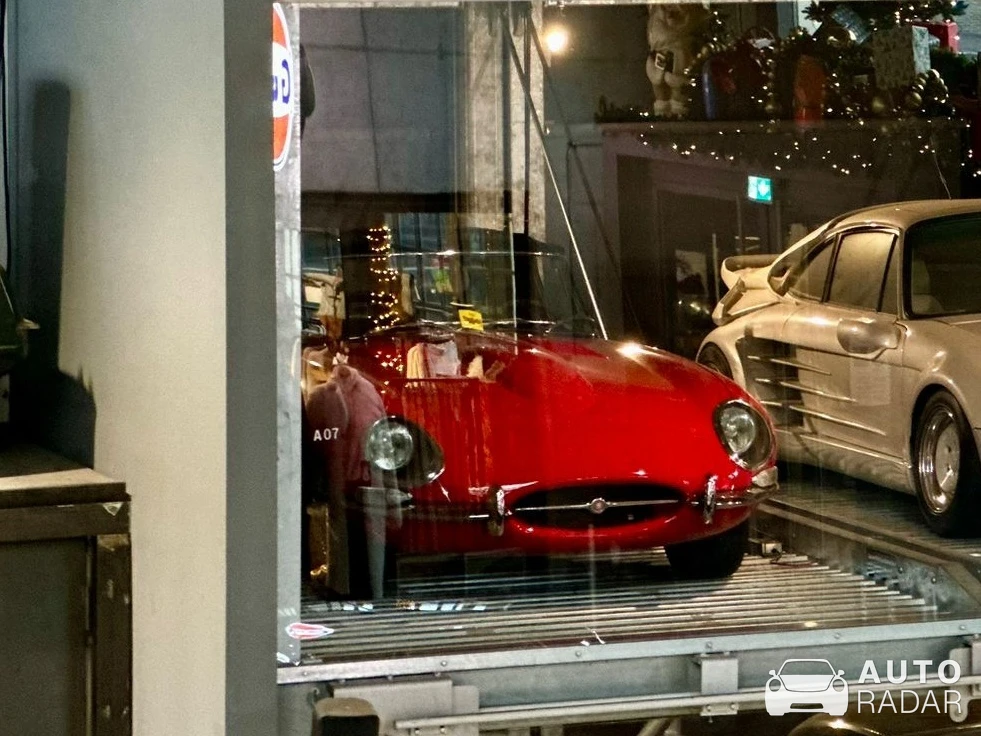 Jaguar E-Type Roadster spotted in Düsseldorf, Germany