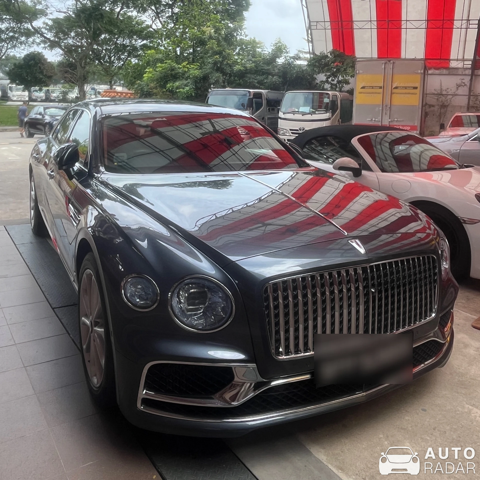Bentley Flying Spur Hybrid spotted in Singapura, Singapore