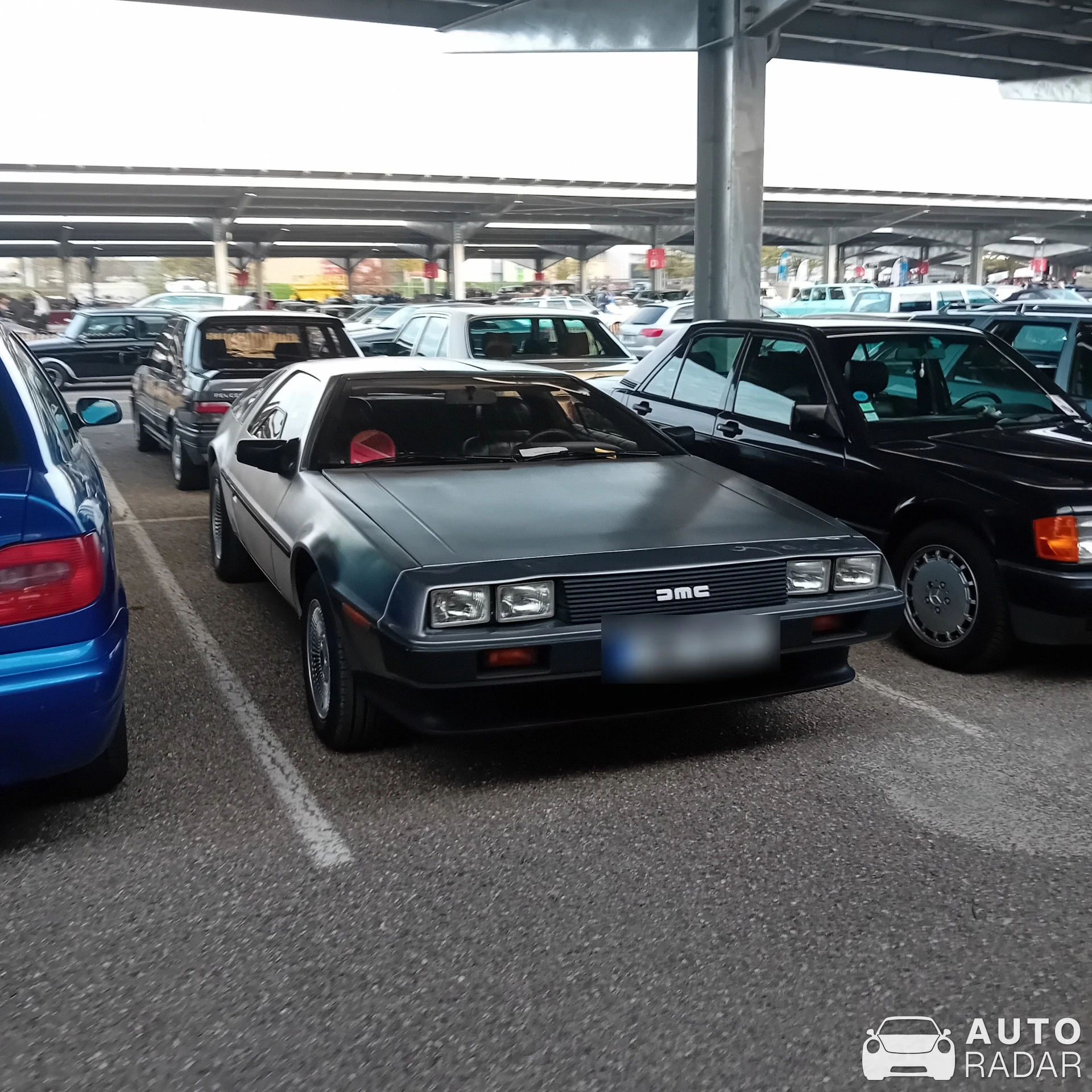 DeLorean DMC-12 spotted in Lyon, France