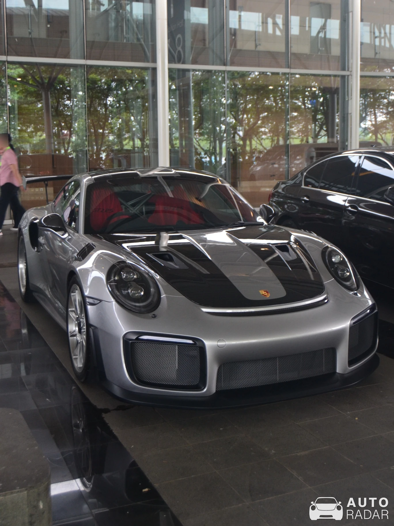 Porsche 991 GT2 RS spotted in Kabupaten Tangerang, Indonesia