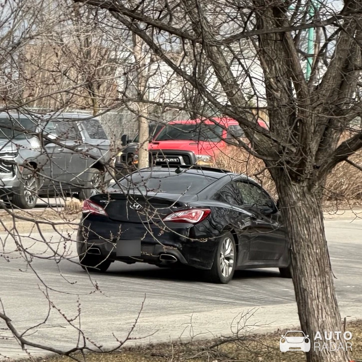 Hyundai Genesis 3.8T spotted in Terrebonne