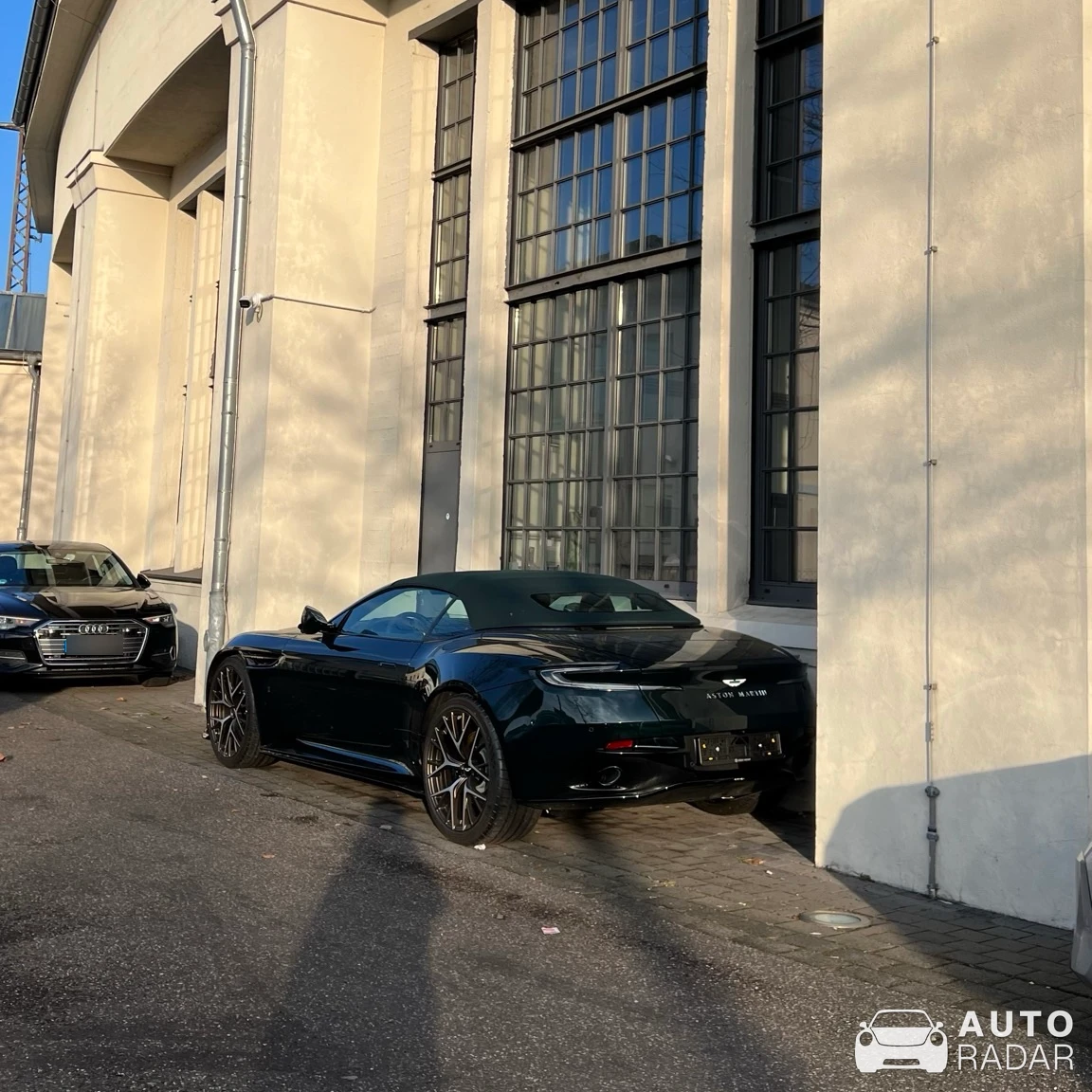 Aston Martin DBS Volante spotted in Düsseldorf, Deutschland