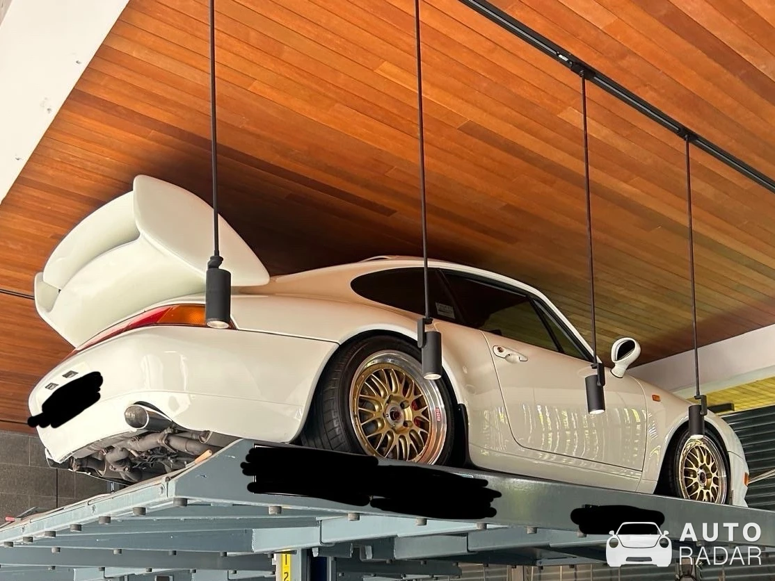 Porsche 993 Carrera RS Clubsport spotted in Singapore