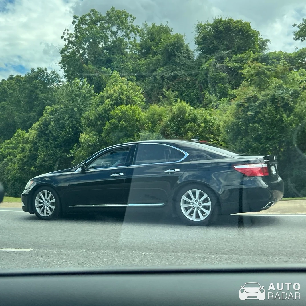 Lexus LS 460 spotted in Columbus