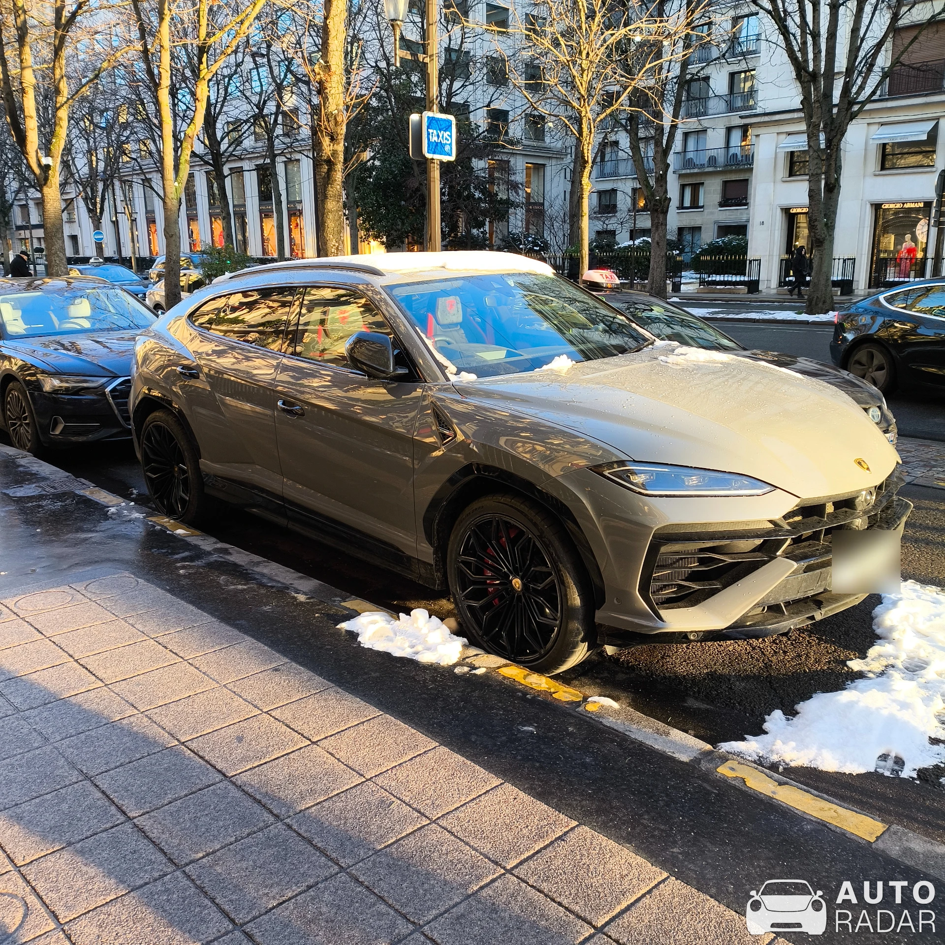 Lamborghini Urus SE spotted in Paris, France